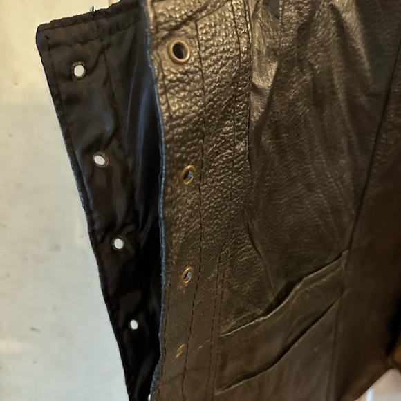 Vintage Diamond Plate Buffalo Leather
Motorcycle Vest Sz L Live to Ride Patch - Picture 8 of 11